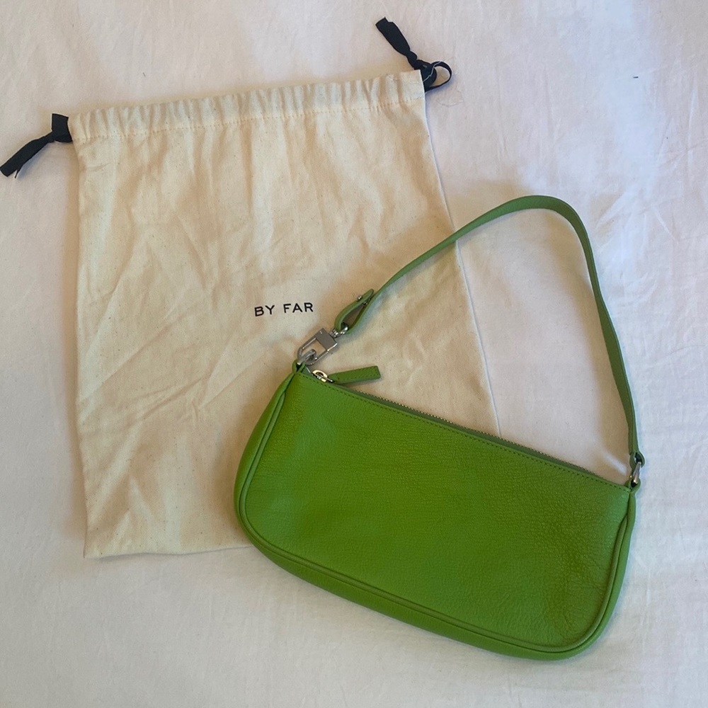 BY FAR Rachel bag in pistachio